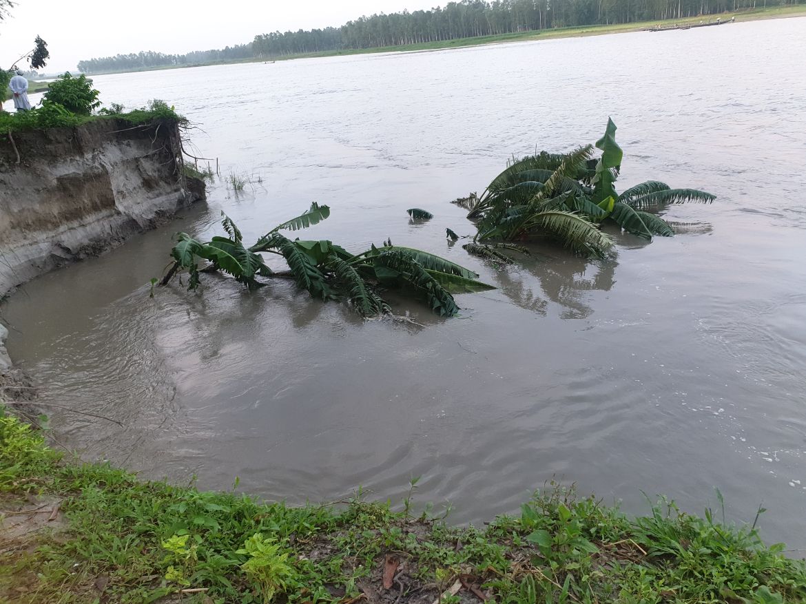 বর্ষা - নদী ভাঙ্গন