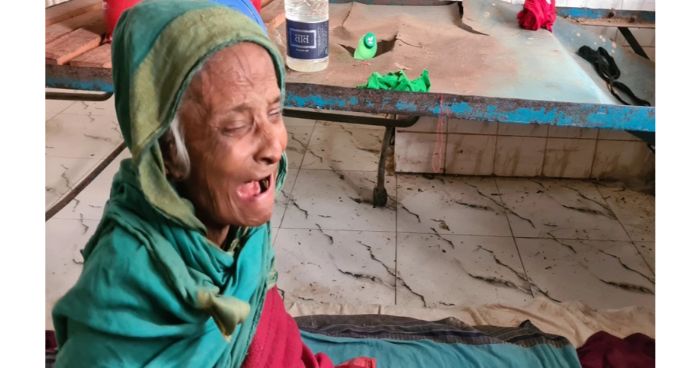 আপন বলতে কেউ নেই, হাসপাতালই ঠিকানা বৃদ্ধা পারভীনের! আপন বলতে কেউ নেই, হাসপাতালই ঠিকানা বৃদ্ধা পারভীনের!