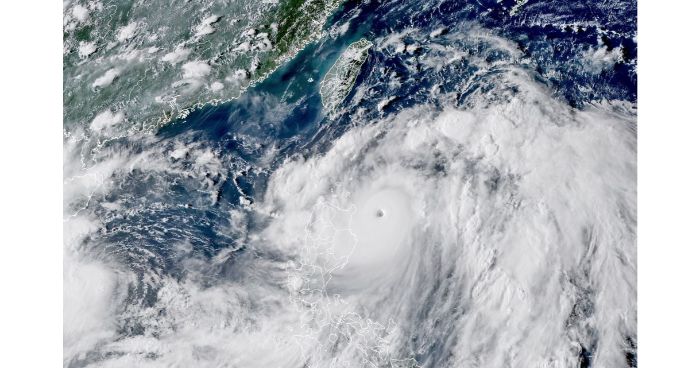 চীনে আঘাত হানল টাইফুন চ্যানথু চীনে আঘাত হানল টাইফুন চ্যানথু