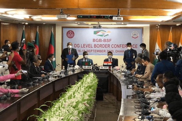 সীমান্তে হত্যাকাণ্ড বন্ধের প্রতিশ্রুতি বিএসএফ সীমান্তে হত্যাকাণ্ড বন্ধের প্রতিশ্রুতি বিএসএফ