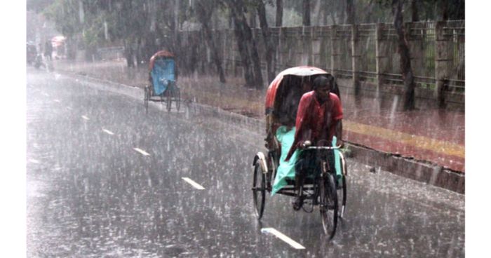 আবার দেশের বিভিন্ন অঞ্চলে মাঝারি ও ভারী বর্ষণের আভাস