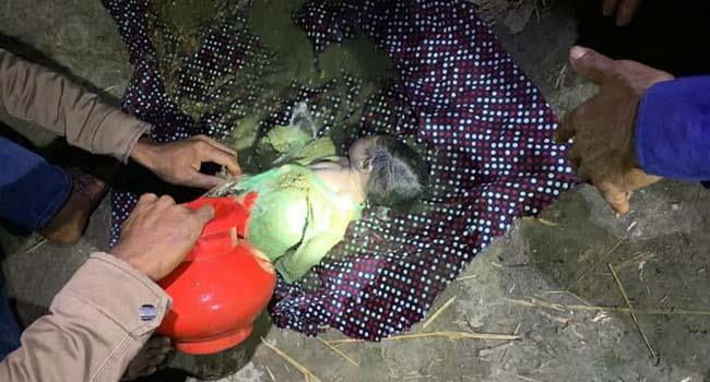 চুরি হওয়া নবজাতকের লাশ সেফটি ট্যাঙ্কে, মা-বাবা গ্রেফতার