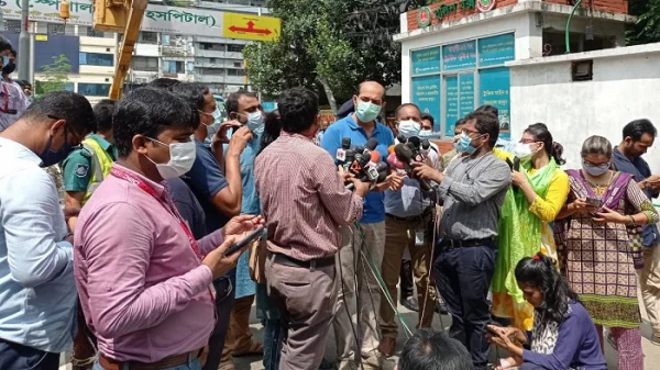 অবৈধ সাইনবোর্ড-বিলবোর্ড মিললেই কঠোর ব্যবস্থা: মেয়র আতিক অবৈধ সাইনবোর্ড-বিলবোর্ড মিললেই কঠোর ব্যবস্থা: মেয়র আতিক