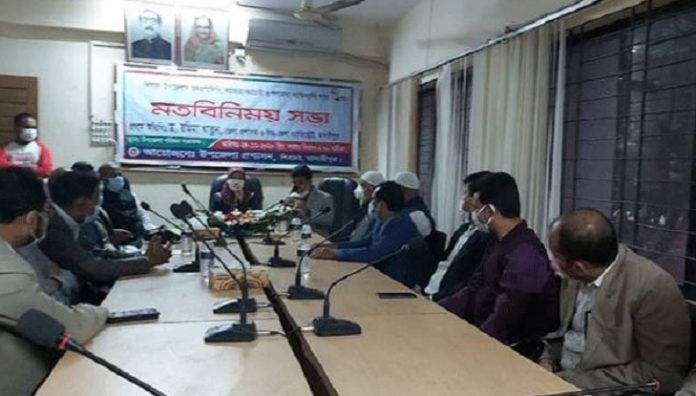 সন্ধ্যার পর তরুণ-তরুণীরা বাইরে আড্ডা দিতে পারবেনা: মাদারীপুর ডিসি সন্ধ্যার পর তরুণ-তরুণীরা বাইরে আড্ডা দিতে পারবেনা: মাদারীপুর ডিসি