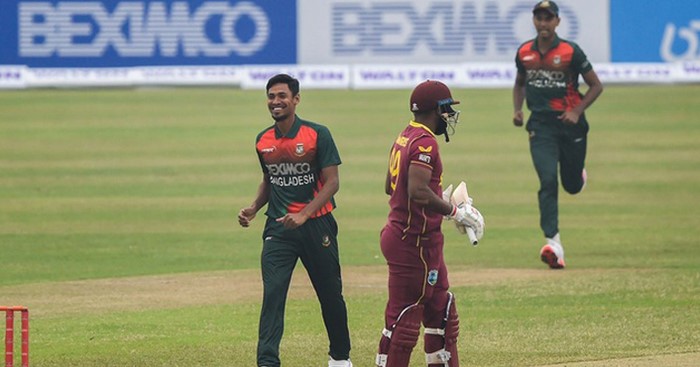 মুস্তাফিজের আঘাতের পর বৃষ্টির হানা মুস্তাফিজের আঘাতের পর বৃষ্টির হানা