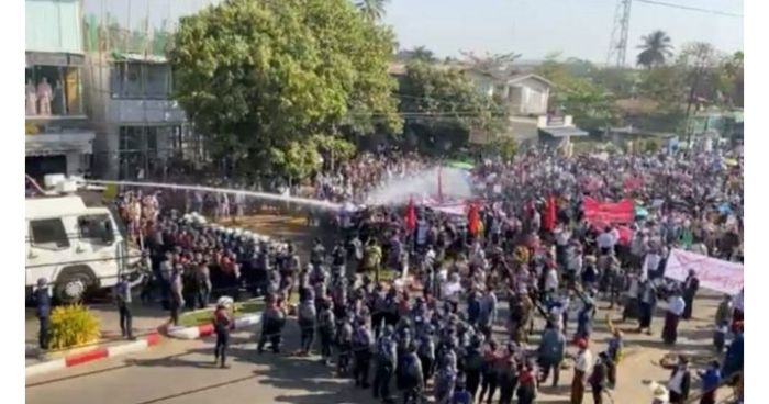 মিয়ানমারে নিরাপত্তা বাহিনীর সঙ্গে জান্তাবিরোধীদের সংঘর্ষ, নিহত ২০