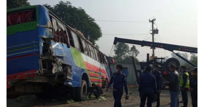 মির্জাপুরে সড়ক দুর্ঘটনায় নিহত ৬