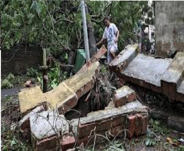 সারাদেশে ঘুর্ণিঝড়ে ১২ জনের মৃত্যু সারাদেশে ঘুর্ণিঝড়ে ১২ জনের মৃত্যু