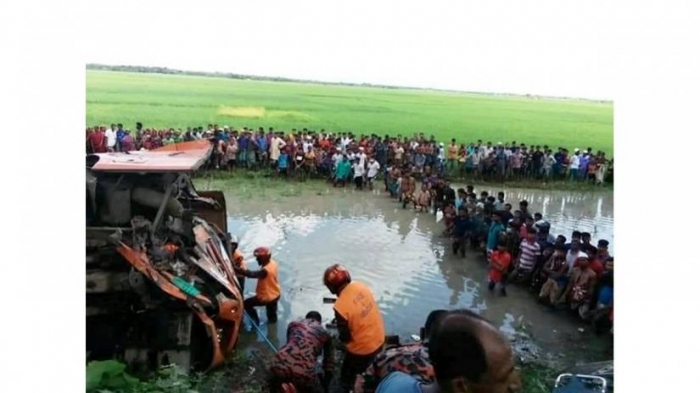 ত্রিমুখী সংঘর্ষে নিহত ৪ যশোর-মাগুরা মহাসড়কে