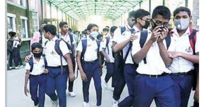 করোনা পরিস্থিতির অবনতি, ফের বাড়ছে শিক্ষাপ্রতিষ্ঠানের ছুটি করোনা পরিস্থিতির অবনতি, ফের বাড়ছে শিক্ষাপ্রতিষ্ঠানের ছুটি