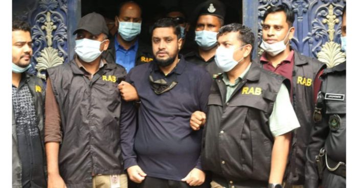 গোল্ডেন মনিরসহ আরো চারজনের ১৭০টি ব্যাংক অ্যাকাউন্ট জব্দ গোল্ডেন মনিরসহ আরো চারজনের ১৭০টি ব্যাংক অ্যাকাউন্ট জব্দ