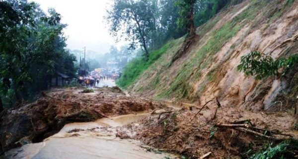 পাহাড় ধসে প্রাণহানি কমাতে স্থায়ী সমাধানের উদ্যোগ নেবে প্রশাসন