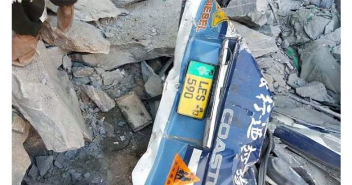 পাকিস্তানে ভূমিধসে পাথর চাপা পড়ল চলন্ত বাস: নিহত ১৬ পাকিস্তানে ভূমিধসে পাথর চাপা পড়ল চলন্ত বাস: নিহত ১৬