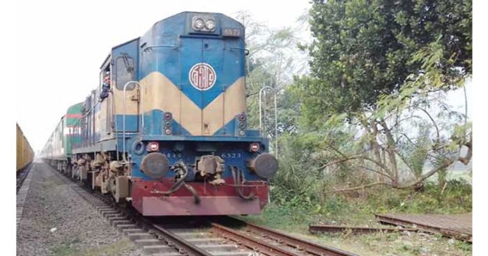 ৭ ঘণ্টা পর খুলনার সঙ্গে সারা দেশের রেল যোগাযোগ স্বাভাবিক ৭ ঘণ্টা পর খুলনার সঙ্গে সারা দেশের রেল যোগাযোগ স্বাভাবিক