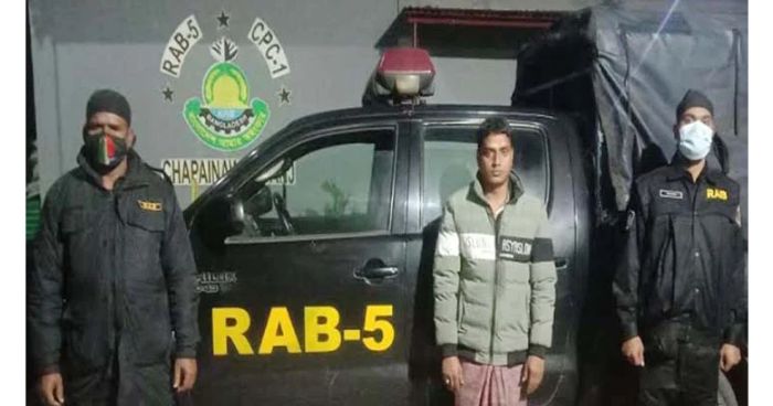 শিবগঞ্জে ১২৪৬ বোতল ফেনসিডিলসহ যুবক গ্রেফতার শিবগঞ্জে ১২৪৬ বোতল ফেনসিডিলসহ যুবক গ্রেফতার
