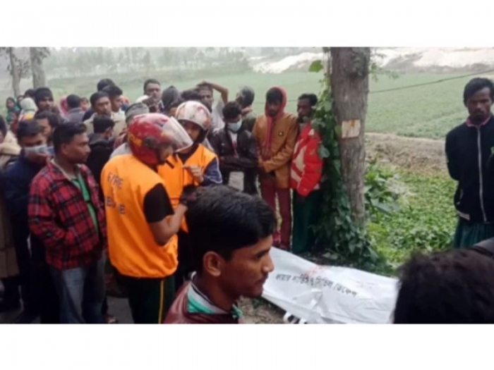 অটোরিকশার চাকায় ওড়না পেঁচিয়ে নারীর শরীর থেকে মাথা বিচ্ছিন্ন অটোরিকশার চাকায় ওড়না পেঁচিয়ে নারীর শরীর থেকে মাথা বিচ্ছিন্ন