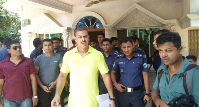 ওসি প্রদীপের স্ত্রী চুমকির সম্পত্তি দেখভালে রিসিভার নিয়োগ ওসি প্রদীপের স্ত্রী চুমকির সম্পত্তি দেখভালে রিসিভার নিয়োগ