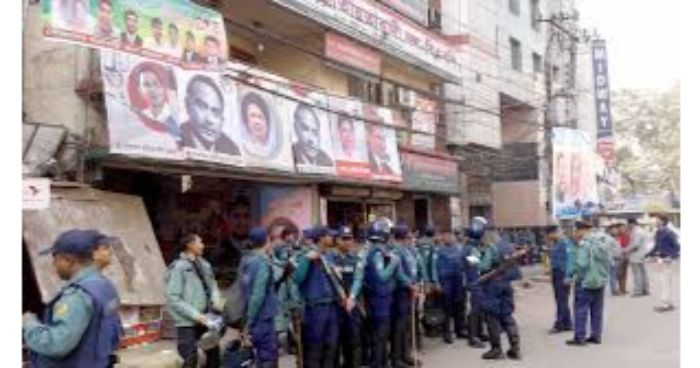 রাজনীতি প্রেসক্লাবে বিএনপির বিক্ষোভ, পুলিশ মোতায়েন রাজনীতি প্রেসক্লাবে বিএনপির বিক্ষোভ, পুলিশ মোতায়েন