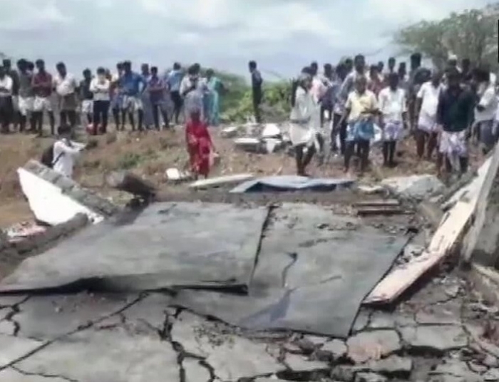 তামিলনাড়ুতে আতশবাজি উৎপাদনের কারখানায় বিস্ফোরনে নিহত ৯ তামিলনাড়ুতে আতশবাজি উৎপাদনের কারখানায় বিস্ফোরনে নিহত ৯