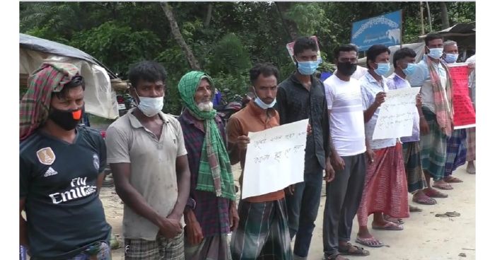 ঝিনাইদহে আমের ন্যায্য মূল্যের দাবিতে মানববন্ধন ঝিনাইদহে আমের ন্যায্য মূল্যের দাবিতে মানববন্ধন