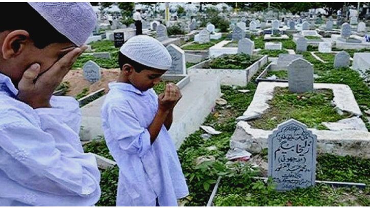 মৃত ব্যক্তিকে দাফন করার পর কবরের কাছে দাঁড়িয়ে দোয়া পড়ার বিধান! মৃত ব্যক্তিকে দাফন করার পর কবরের কাছে দাঁড়িয়ে দোয়া পড়ার বিধান!