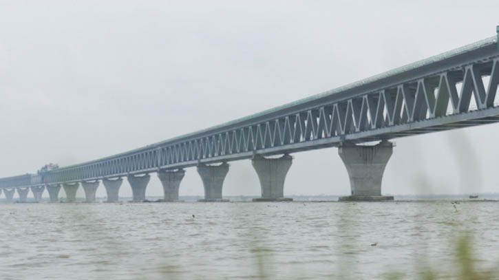 জুন মাসেই পদ্মা সেতুতে দাঁড়িয়ে মানুষ পূর্ণিমার চাঁদ দেখবে: কাদের জুন মাসেই পদ্মা সেতুতে দাঁড়িয়ে মানুষ পূর্ণিমার চাঁদ দেখবে: কাদের