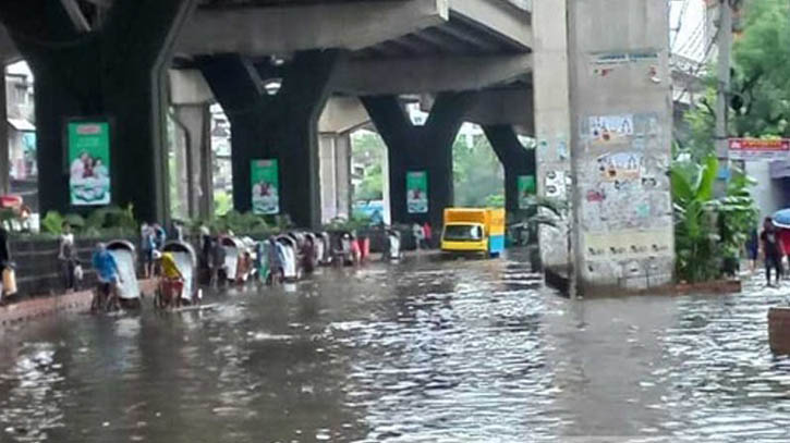 স্বস্তির বৃষ্টিতে চট্টগ্রামে জলাবদ্ধতার দুর্ভোগ