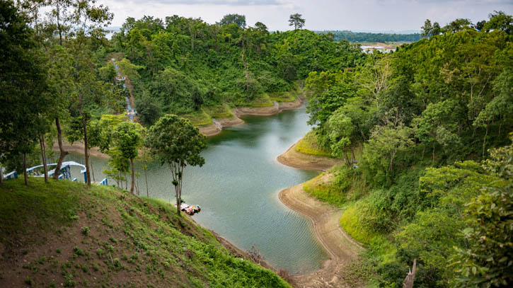 পর্যটকদের পদচারণায় মুখর রাঙ্গামাটি