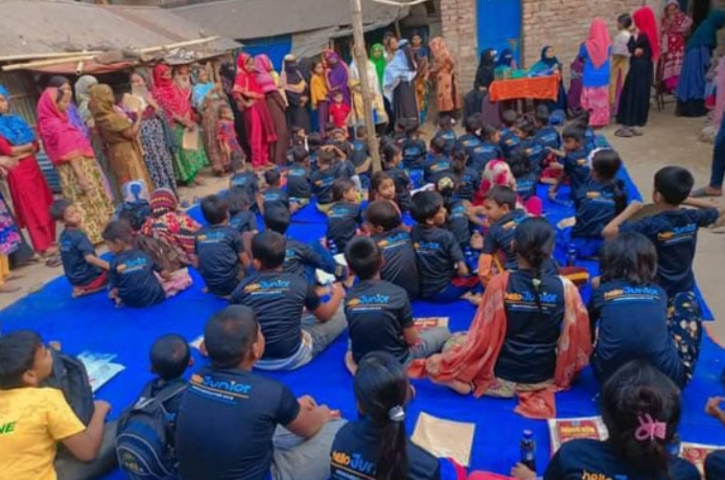 সুবিধাবঞ্চিত শিশুদের মুখে হাসি ফোটাচ্ছে ‘হ্যালো জুনিয়র’ সুবিধাবঞ্চিত শিশুদের মুখে হাসি ফোটাচ্ছে ‘হ্যালো জুনিয়র’