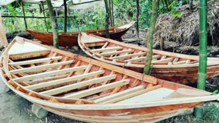 কুমিল্লায় নৌকা তৈরির ধুম কুমিল্লায় নৌকা তৈরির ধুম