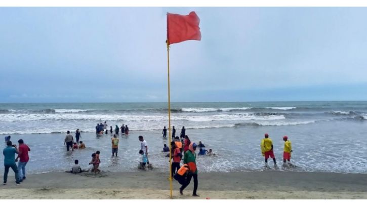 চট্টগ্রাম ও কক্সবাজারে ১০ নম্বর মহাবিপদ সংকেত ঘোষণা দিলো