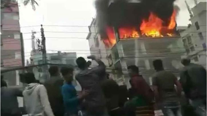রাজধানীর ভাটারায় ৬ তলা ভবনে আগুন রাজধানীর ভাটারায় ৬ তলা ভবনে আগুন