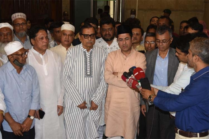 ব্যবসায়ীরা চৌকি বিছিয়ে ব্যবসা শুরু করতে পারবেন বুধবার থেকে : মেয়র শেখ তাপস ব্যবসায়ীরা চৌকি বিছিয়ে ব্যবসা শুরু করতে পারবেন বুধবার থেকে : মেয়র শেখ তাপস