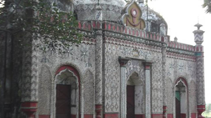 কালের সাক্ষী শতর্বষী তিন গম্বুজ জামে মসজিদ কালের সাক্ষী শতর্বষী তিন গম্বুজ জামে মসজিদ