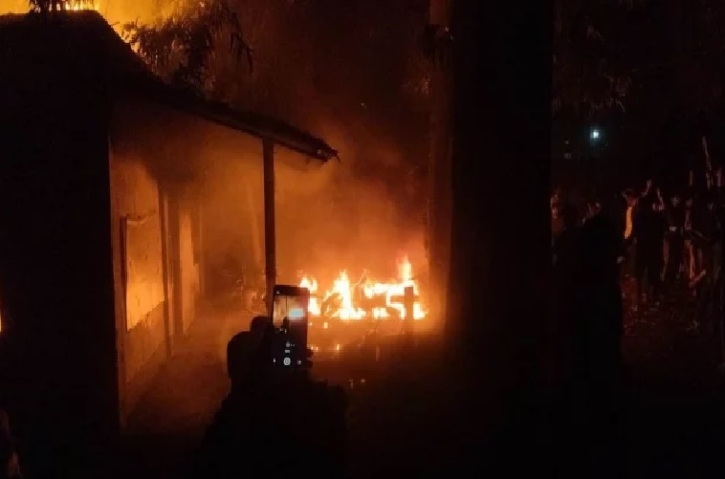 রাজশাহী বিশ্ববিদ্যালয় শিক্ষার্থীদের সঙ্গে স্থানীয়দের সংঘর্ষ রাজশাহী বিশ্ববিদ্যালয় শিক্ষার্থীদের সঙ্গে স্থানীয়দের সংঘর্ষ
