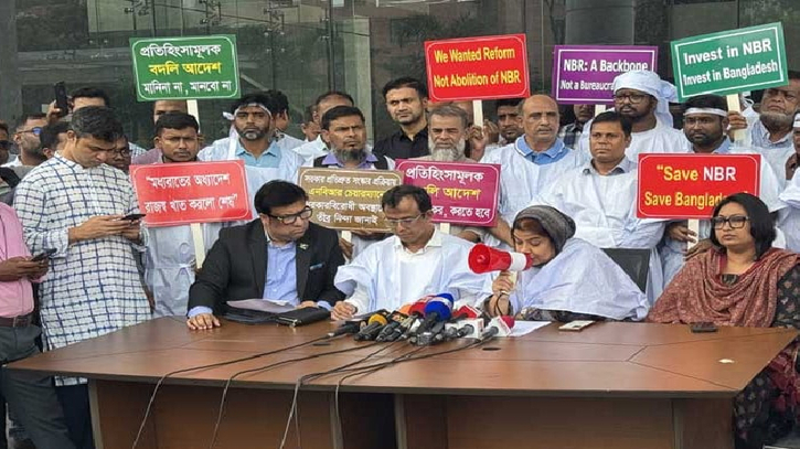 এনবিআরে ‘কমপ্লিট শাটডাউন’, শুল্ক–কর আদায়ে স্থবিরতা এনবিআরে ‘কমপ্লিট শাটডাউন’, শুল্ক–কর আদায়ে স্থবিরতা