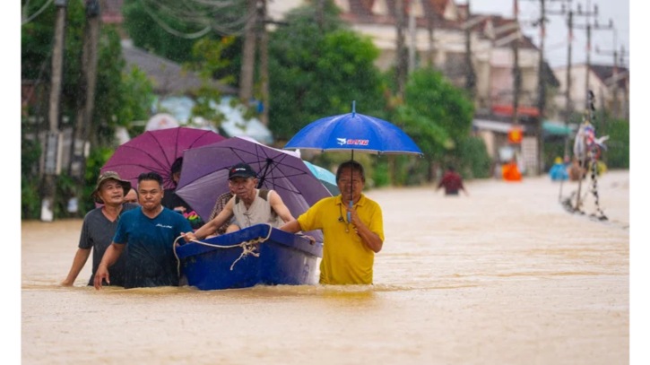 দক্ষিণ থাইল্যান্ডে বন্যায় মৃতের সংখ্যা বেড়ে ৩৩