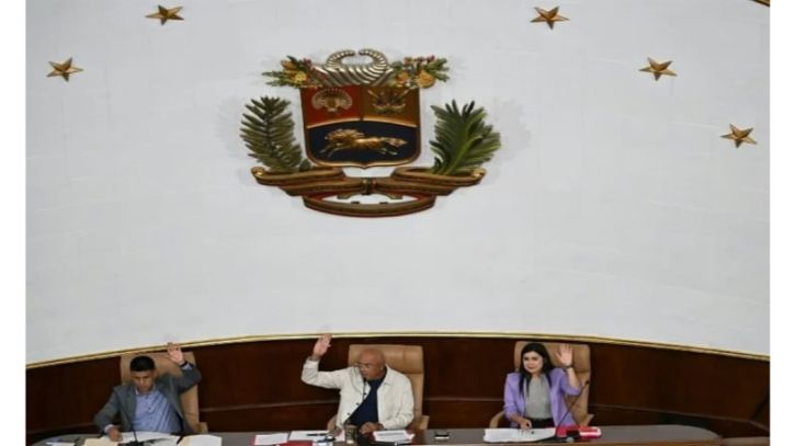 ভেনেজুয়েলা খনি আইন সংস্কারে সম্মত।