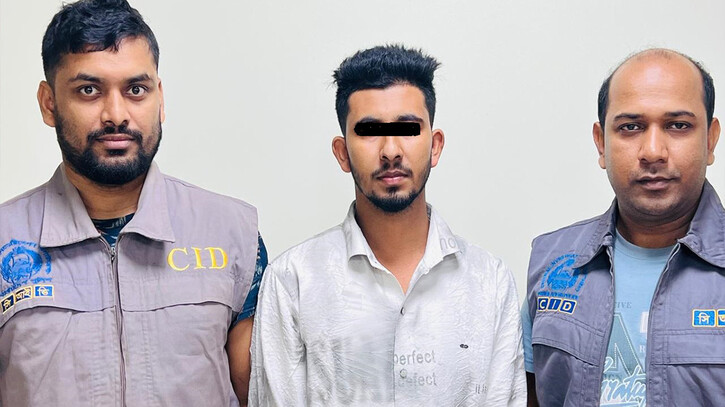 ব্যাংক কর্মী সেজে ওটিপি নিয়ে ৮ লাখ টাকা আত্মসাৎ, প্রতারক চক্রের প্রধান গ্রেপ্তার ব্যাংক কর্মী সেজে ওটিপি নিয়ে ৮ লাখ টাকা আত্মসাৎ, প্রতারক চক্রের প্রধান গ্রেপ্তার