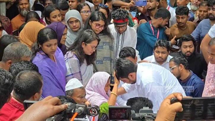 “গত বছরের জুলাই থেকে আমরা জীবনের ভয় করি না”—নাহিদ ইসলাম “গত বছরের জুলাই থেকে আমরা জীবনের ভয় করি না”—নাহিদ ইসলাম