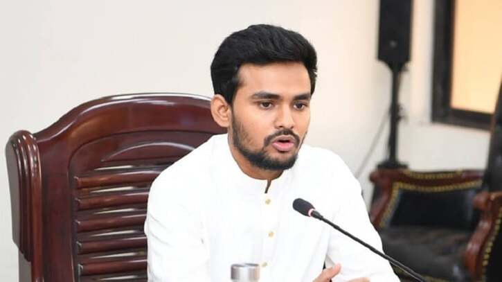 ভোরে হাঁসের মাংস খেতে নীলা মার্কেটে যান উপদেষ্টা আসিফ মাহমুদ, বন্ধ থাকলে ওয়েস্টিনে