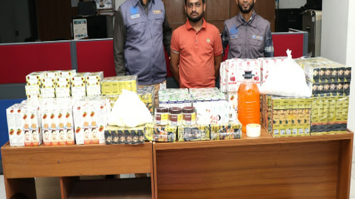 কেরানীগঞ্জে অনলাইনে ভেজাল বিদেশি প্রসাধনী বিক্রির চক্রের সদস্য গ্রেপ্তার কেরানীগঞ্জে অনলাইনে ভেজাল বিদেশি প্রসাধনী বিক্রির চক্রের সদস্য গ্রেপ্তার
