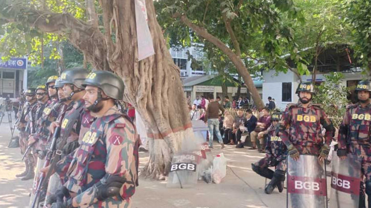 হাসিনা পরিবারের মামলার রায় ঘিরে আদালত এলাকায় বাড়তি নিরাপত্তা