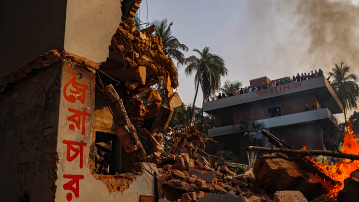 বঙ্গবন্ধুর বাড়ির ‘ইট সংগ্রহে’ এসে পুলিশ হেফাজতে কিশোর