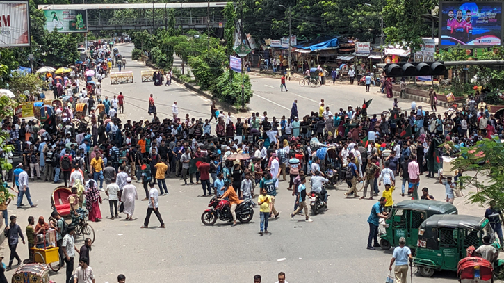 ‘ঝুলন্ত রায়’ মানেন না কোটাবিরোধী আন্দোলনকারীরা ‘ঝুলন্ত রায়’ মানেন না কোটাবিরোধী আন্দোলনকারীরা