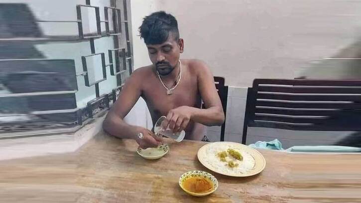 ঢাবিতে চোর সন্দেহে ‘গণপিটুনি’, যুবকের মৃত্যু ঢাবিতে চোর সন্দেহে ‘গণপিটুনি’, যুবকের মৃত্যু
