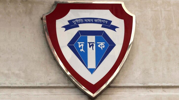 স্ত্রী-সন্তানসহ সাবেক ৫ এমপির বিদেশযাত্রায় দুদকের নিষেধাজ্ঞা স্ত্রী-সন্তানসহ সাবেক ৫ এমপির বিদেশযাত্রায় দুদকের নিষেধাজ্ঞা