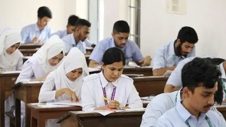 এইচএসসির বাকি পরীক্ষা অর্ধেক প্রশ্নোত্তরে, তারিখ পেছাবে এইচএসসির বাকি পরীক্ষা অর্ধেক প্রশ্নোত্তরে, তারিখ পেছাবে