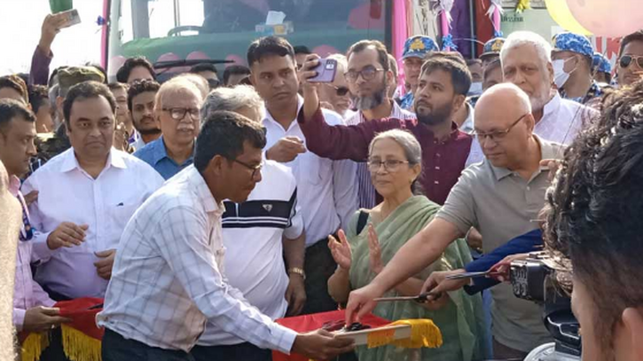 প্রথমবারের মত সমুদ্রপথে ফেরি চলাচল শুরু প্রথমবারের মত সমুদ্রপথে ফেরি চলাচল শুরু