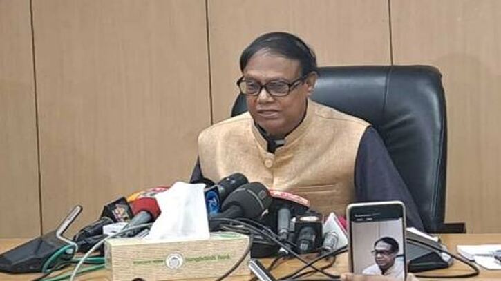 এক সাথে টাকা তুলতে যাবেন না, তাইলে পাবেন না: গভর্নর এক সাথে টাকা তুলতে যাবেন না, তাইলে পাবেন না: গভর্নর